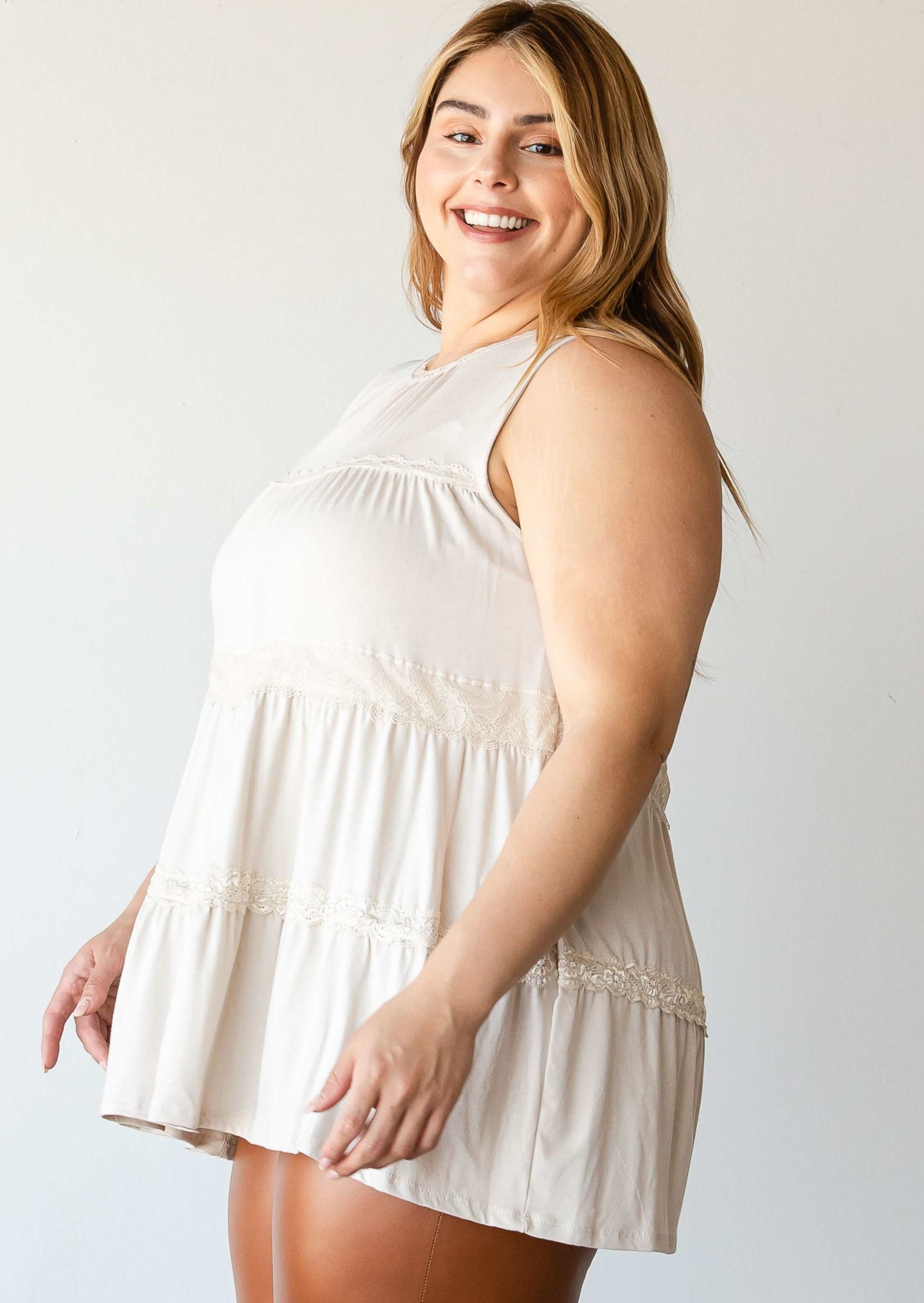HI Curvy  Plus Size Women Sleeveless Lace Top