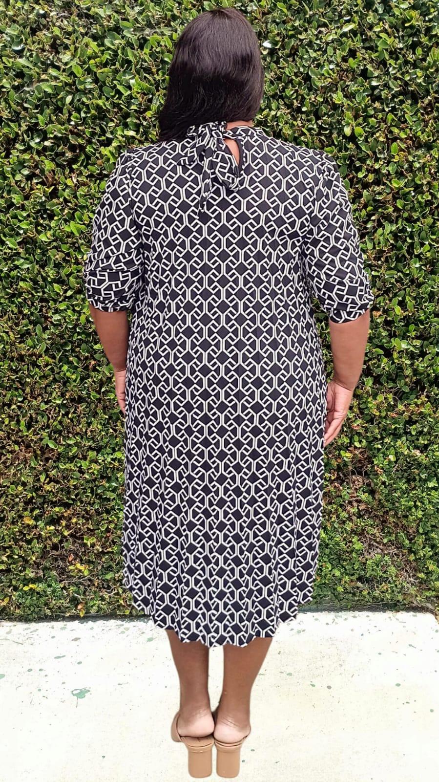 Plus Size Mock Neck Short Sleeves Geometric Printed Flare Pleated Midi Dress